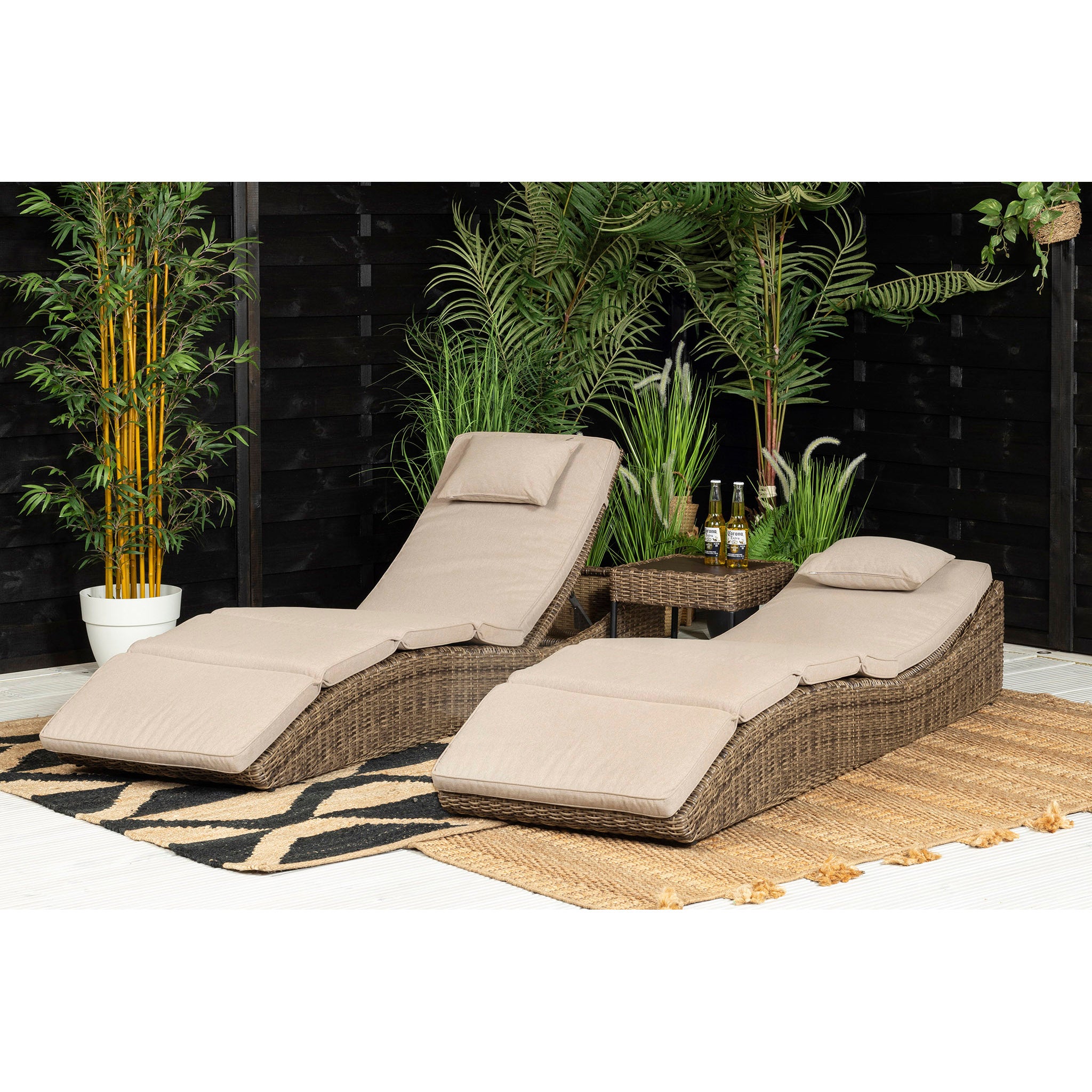 Hazz | Set of 2 Sun Loungers with Side Table in Brown Rattan - Italiancityfurniture